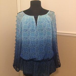 Long-sleeved, cinch-bottom blouse